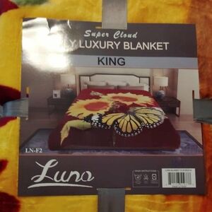 Super Cloud Luxury Blanket - King Size, Red and Yellow